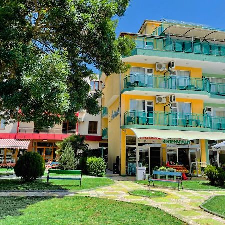Family Hotel Avenue 키텐 외부 사진