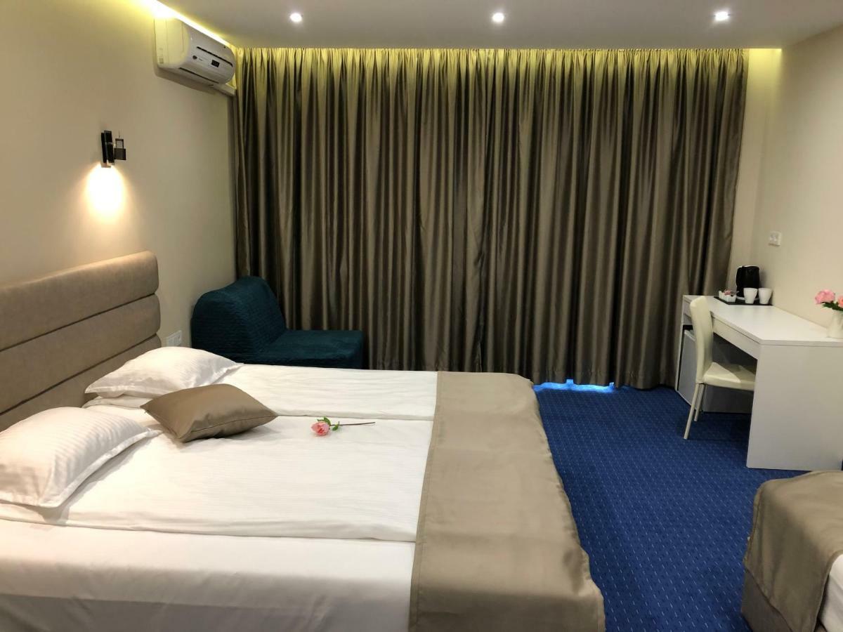 Family Hotel Avenue 키텐 외부 사진